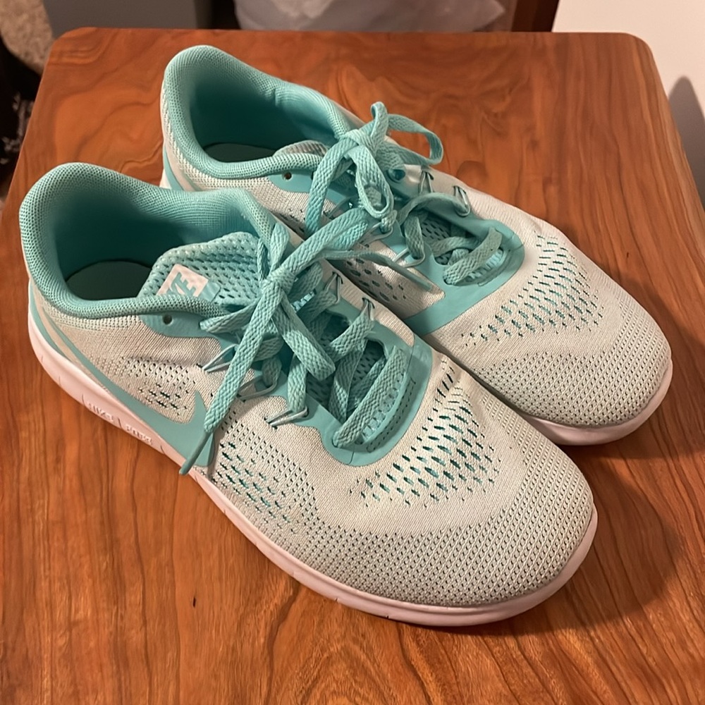 Nike youth running shoes size 4.5 aqua - Picture 2 of 5